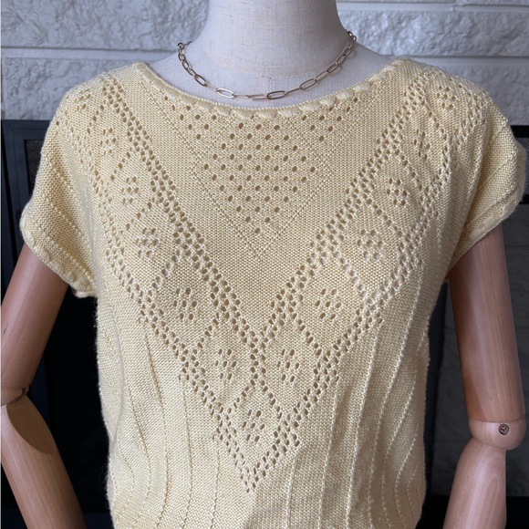 Vintage Cap-Sleeve Yellow Knit Top with Lace Detail - Picture 3 of 5